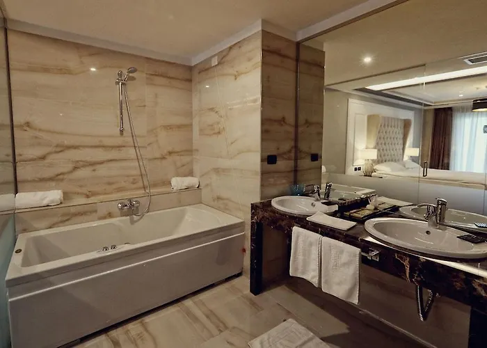 Premium Hotel Golem (Tirana)